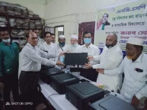 হাটহাজারীর ধলই ইউনিয়ন পরিষদে দু:স্থ মহিলাদের মাঝে সেলাই মেশিন, শিক্ষা প্রতিষ্ঠানে কম্পিউটার বিতরণ