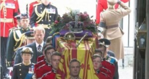 চিরনিদ্রায় শায়িত রানি ‍এলিজাবেথ