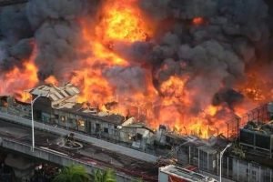 বঙ্গবাজারে ভয়াবহ আগুন, নিয়ন্ত্রণে ৫০ ইউনিট