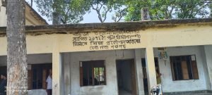 শিক্ষার্থীকে ধাক্কা দিয়ে বের করে দিলেন মাদ্রাসার শিক্ষক