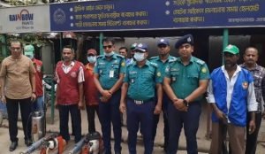 ডেঙ্গু নিধনে উত্তরা ট্রাফিক পুলিশের নতুন উদ্যোগ