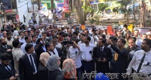 চট্টগ্রামে আইনজীবীদের কর্মবিরতি ও আন্দোলনে অচল