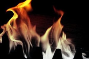 ঘুমের মধ্যে অগ্নিদগ্ধ হয়ে মৃত্যু প্রৌঢ়ার