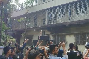 ওবায়দুল কাদেরের বাড়িতে হামলা-ভাঙচুর