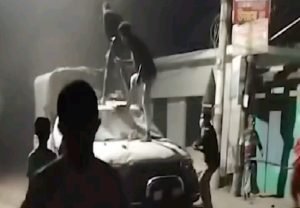 পুলিশের ওপর হামলা-গাড়ি ভাঙচুর, ৫২১ জনকে আসামি করে মামলা
