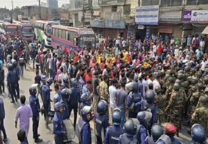 আন্দোলনের মুখে গাজীপুরে ১০ কারখানায় ছুটি ঘোষণা