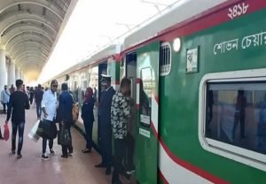 আজ ঢাকা ছাড়বে ৬৯টি ট্রেন