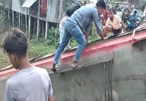 নিয়ন্ত্রণ হারিয়ে বাস খাদে, নারীসহ নিহত ৫