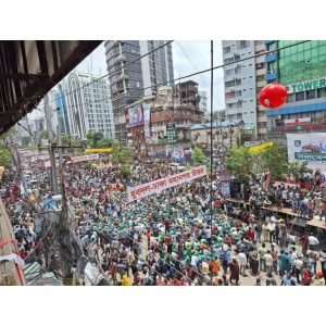 নয়াপল্টনে তারুণ্যের সমাবেশে নেতাকর্মীদের ঢল