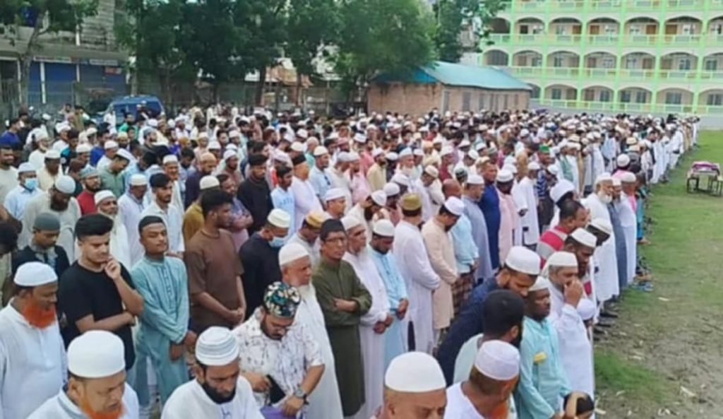 শত মানুষের শ্রদ্ধা আর ভালোবাসায় বরুড়া হাই স্কুল এর প্রধান শিক্ষকের দাফন সম্পন্ন