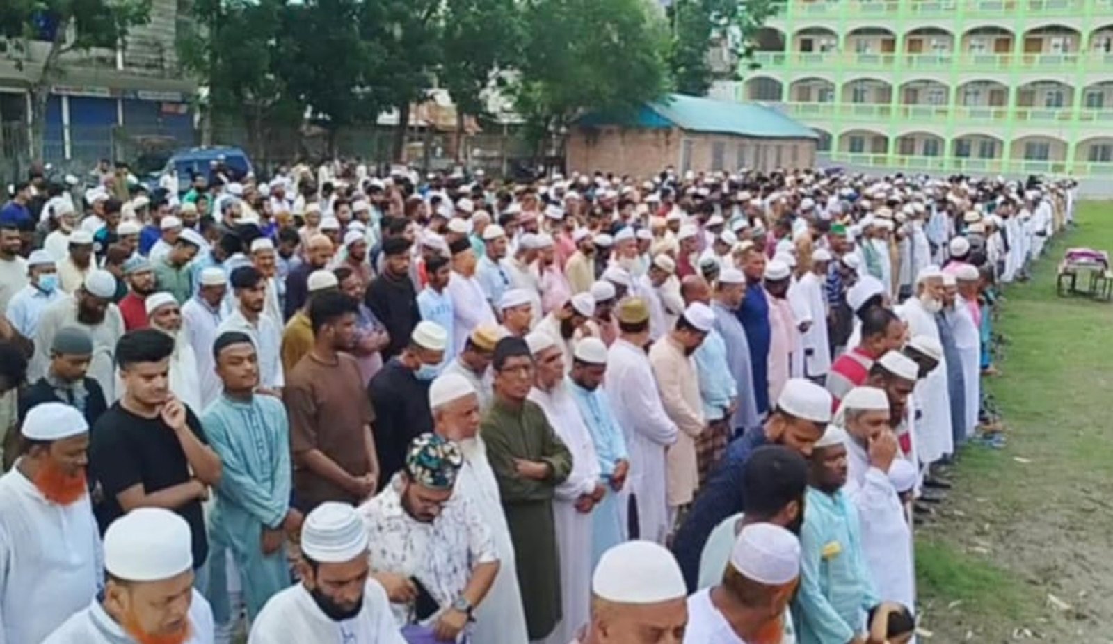 শত মানুষের শ্রদ্ধা আর ভালোবাসায় বরুড়া হাই স্কুল এর প্রধান শিক্ষকের দাফন সম্পন্ন