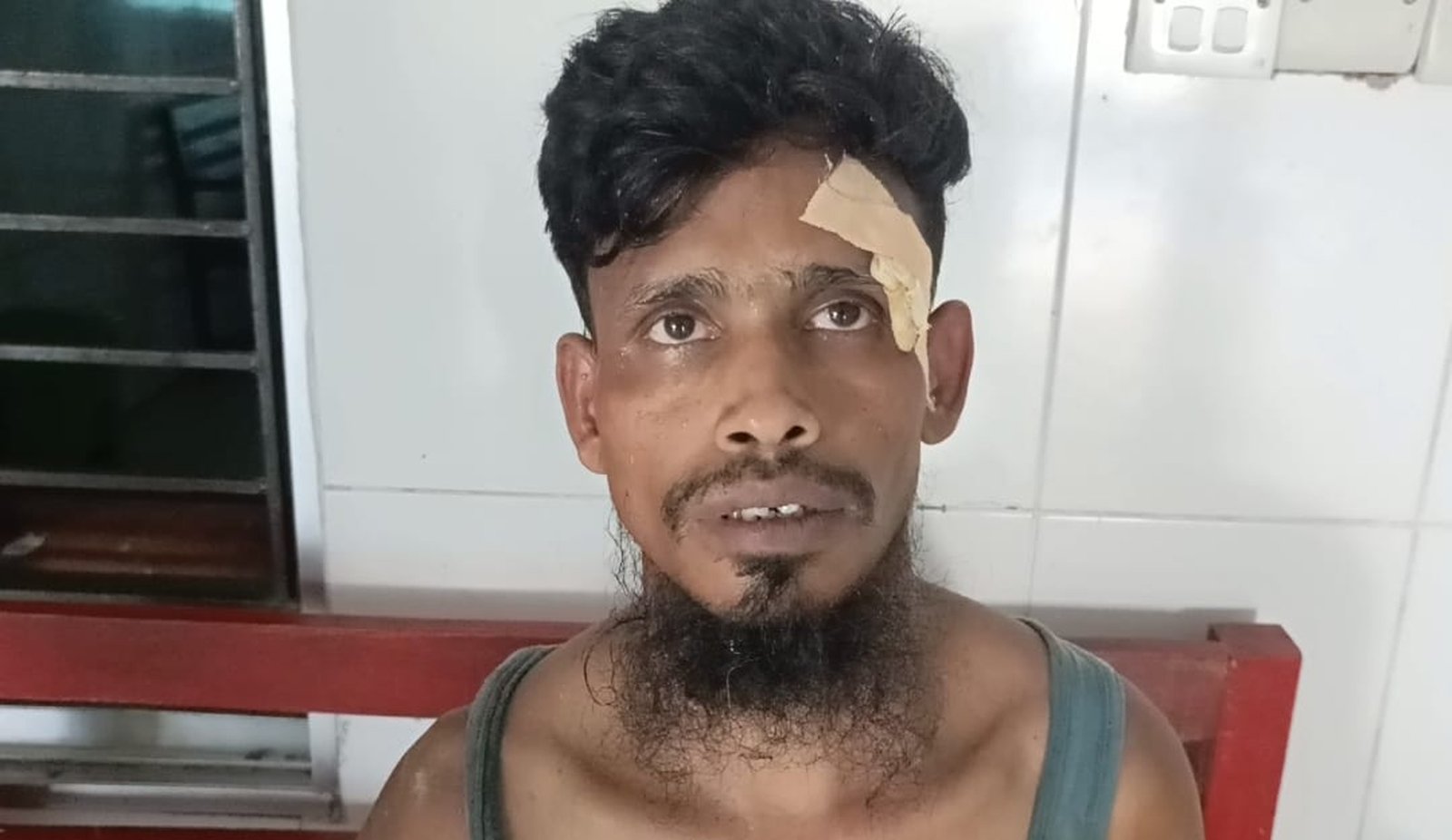 বরুড়া অফিস পাড়া ফার্নিচার দোকানে হামলা ও লুটপাটের অভিযোগ