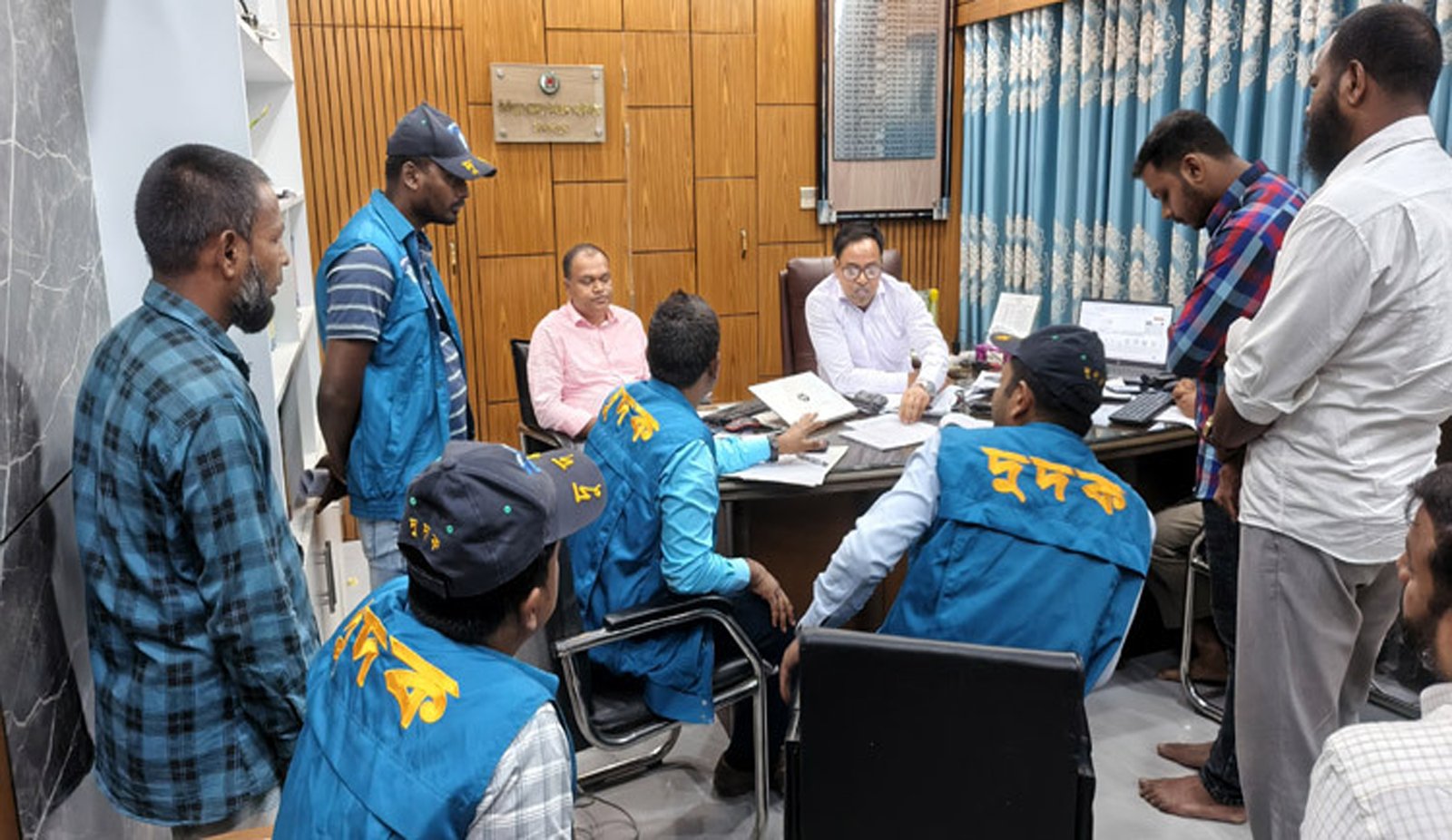 দিনাজপুর নির্বাচন অফিসে দুদকের অভিযান