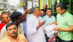দক্ষিণখানে বিএনপির রাষ্ট্র মেরামতের ৩১ দফা প্রচারে লিফলেট বিতরণ