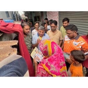 ঢাকা ১৬ আসনে আমিনুল হকের পক্ষে ধানের শীষে ভোট চেয়ে লিফলেট বিতরণ