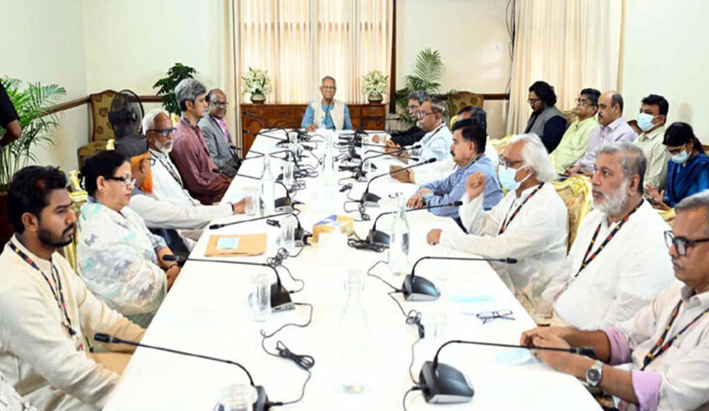 ১৩ রাজনৈতিক দলের নেতাদের সঙ্গে বৈঠকে উপদেষ্টা