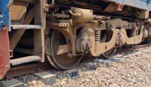 ট্রেনের ইঞ্জিন লাইনচ্যুত