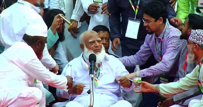 জামায়াত আমির বক্তব্য দেয়ার সময় অসুস্থ হয়ে মঞ্চে পড়ে গেলেন