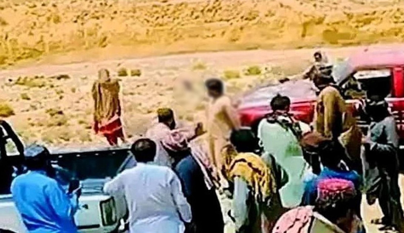 পাকিস্তানে পরিবারের অমতে বিয়ে করায় দম্পতিকে গুলি করে হত্যা, ভিডিও ভাইরাল