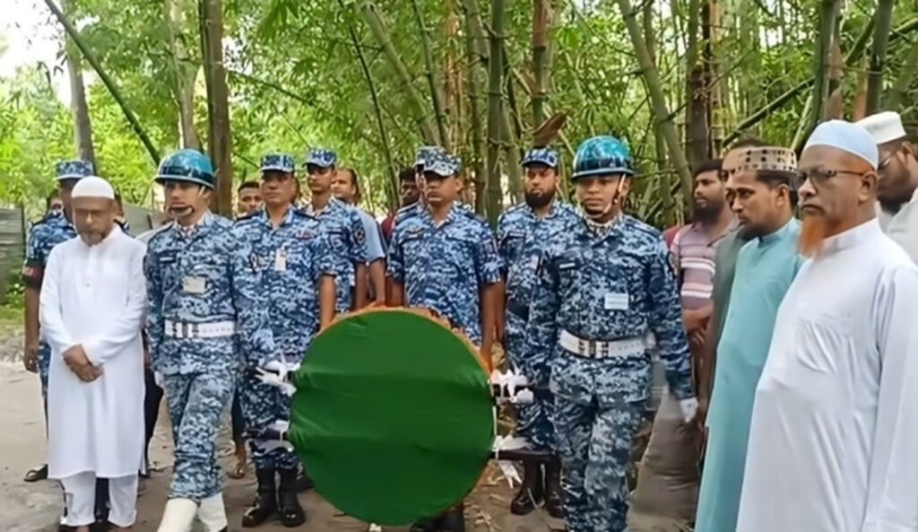 মাইলস্টোনে নিহত মাহতাবের সমাধিতে বিমান বাহিনীর শ্রদ্ধা