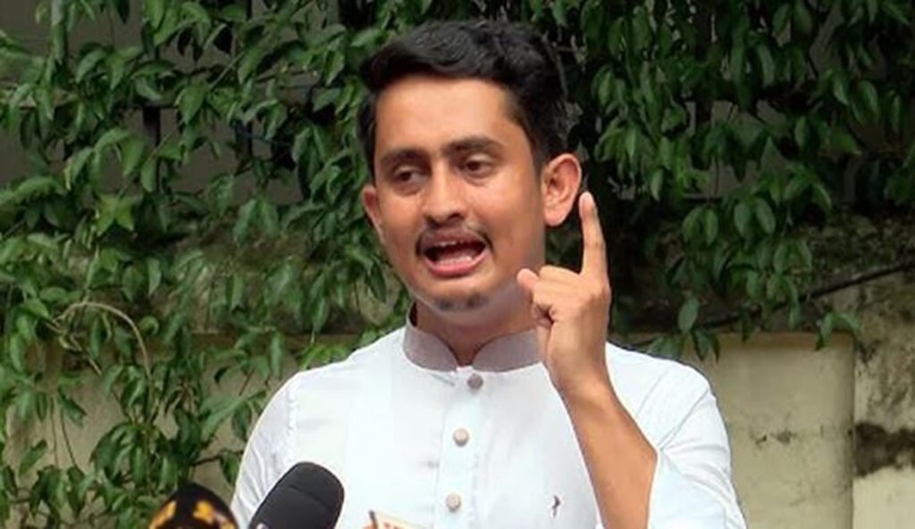 শহীদ পরিবারের সঙ্গে না বসে সরকার চেয়ার ছাড়তে পারবে না