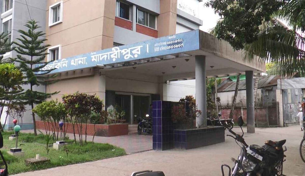 পুলিশ ক্লিয়ারেন্স পেতে ঘুষ দাবি অভিযুক্ত পুলিশ সদস্য প্রত্যাহার