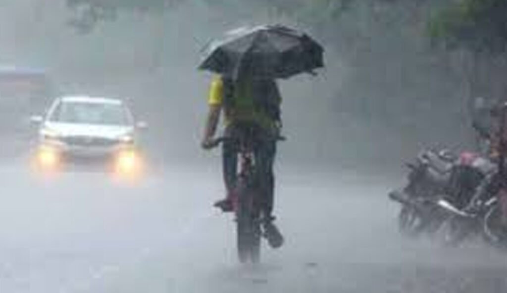সাগরে লঘুচাপ ঢাকায় মুষলধারে বৃষ্টি সঙ্গে বজ্রপাত
