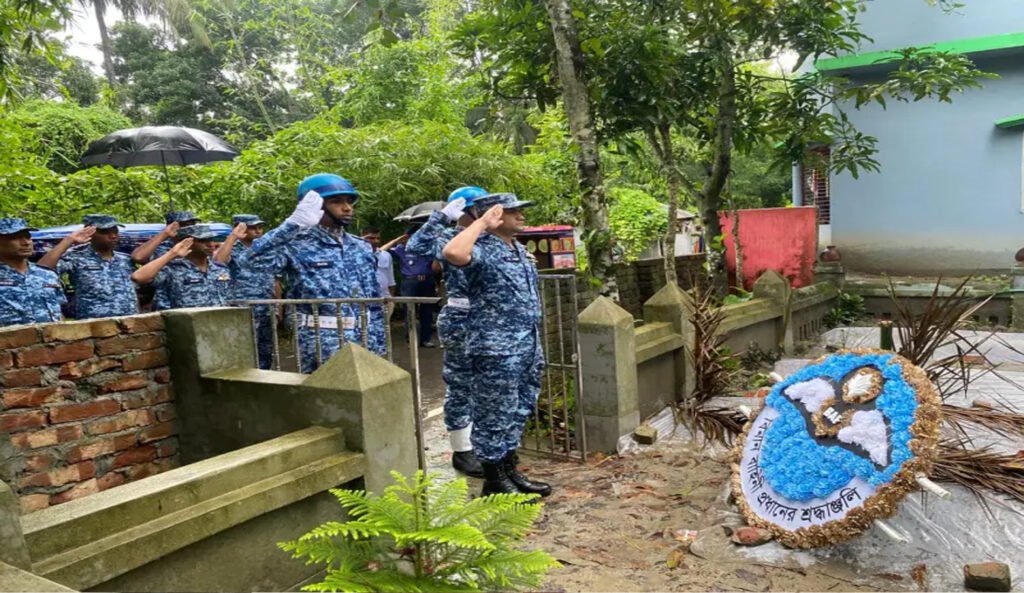 নিহত দুই শিক্ষার্থীর কবরে বিমান বাহিনীর শ্রদ্ধা