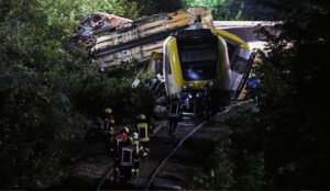 জার্মানিতে ট্রেন লাইনচ্যুত হয়ে নিহত ৩ জন