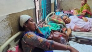 বকেয়া টাকা চাওয়ায় সংঘর্ষ: নারীসহ আহত ২০