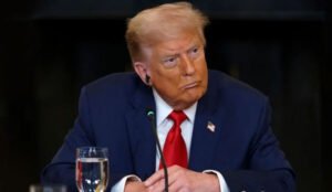 কানাডিয়ান পণ্যের ওপর ৩৫ শতাংশ শুল্ক আরোপের ট্রাম্পের হুমকি