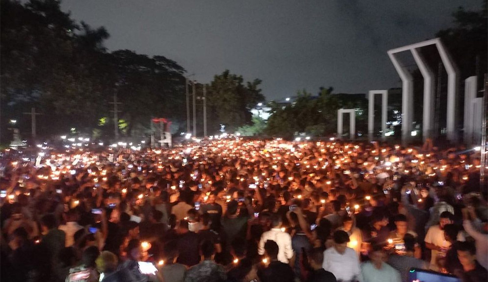 জুলাই শহিদদের স্বরণে মোমবাতি প্রজ্বলন কর্মসূচি