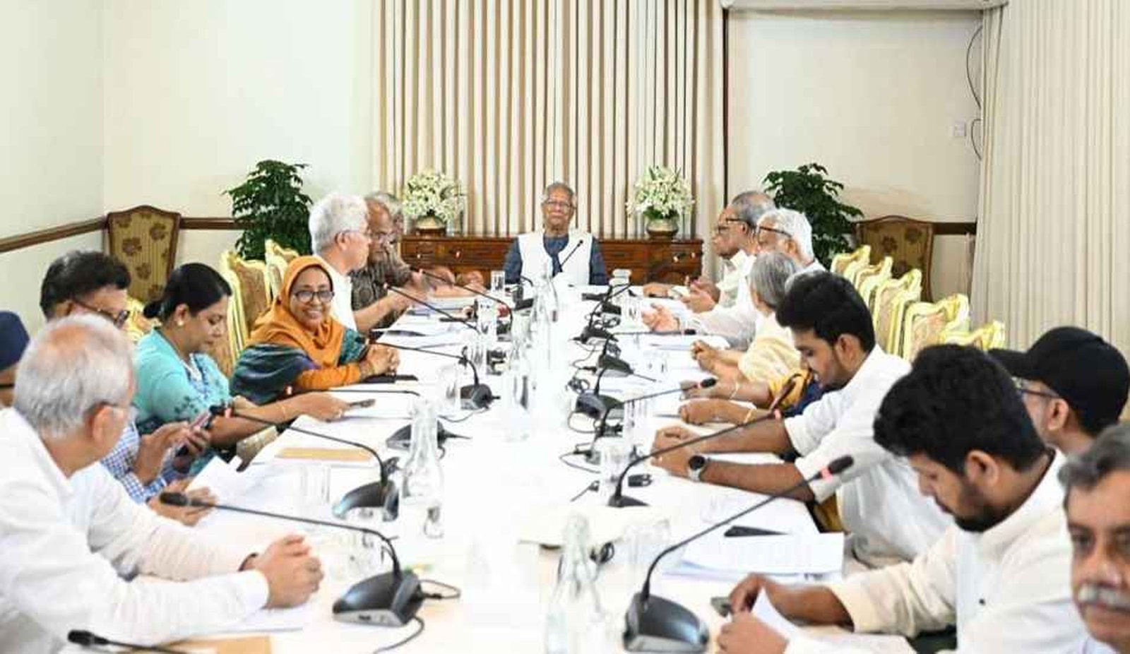 অভিযোগ উঠেছে উপদেষ্টা পরিষদের সিদ্ধান্তের বিরুদ্ধে