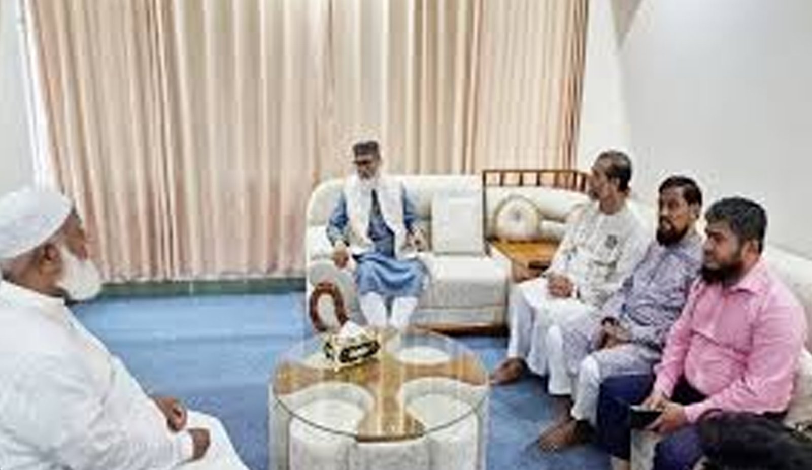 বাসায় গিয়ে জামায়াত আমিরের খোঁজ নিলেন ধর্ম উপদেষ্টা