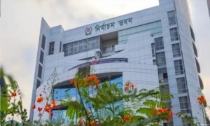 নির্বাচন কমিশনার (ইসি) ব্রিগেডিয়ার জেনারেল (অব.) আবুল ফজল মো. সানাউল্লাহ বলেছেন, এবার প্রবাসী বাংলাদেশিরা ভোট দিতে পারবেন। পোস্টাল ব্যালটের মাধ্যমে প্রবাসীরা ভোট দিতে পারবেন। এজন্য একটা প্রকল্প নেওয়া হবে বলেও জানান তিনি।