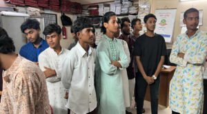 ১২ কিশোর ‘জয় বাংলা’ স্লোগান দিয়ে আটক
