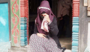 নিষিদ্ধ ছাত্রলীগ নেতাকে বিয়ের দাবিতে বৈষম্যবিরোধী নেত্রীর অনশন