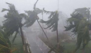 ঝড়ের ঝুঁকিতে ৪ জেলা
