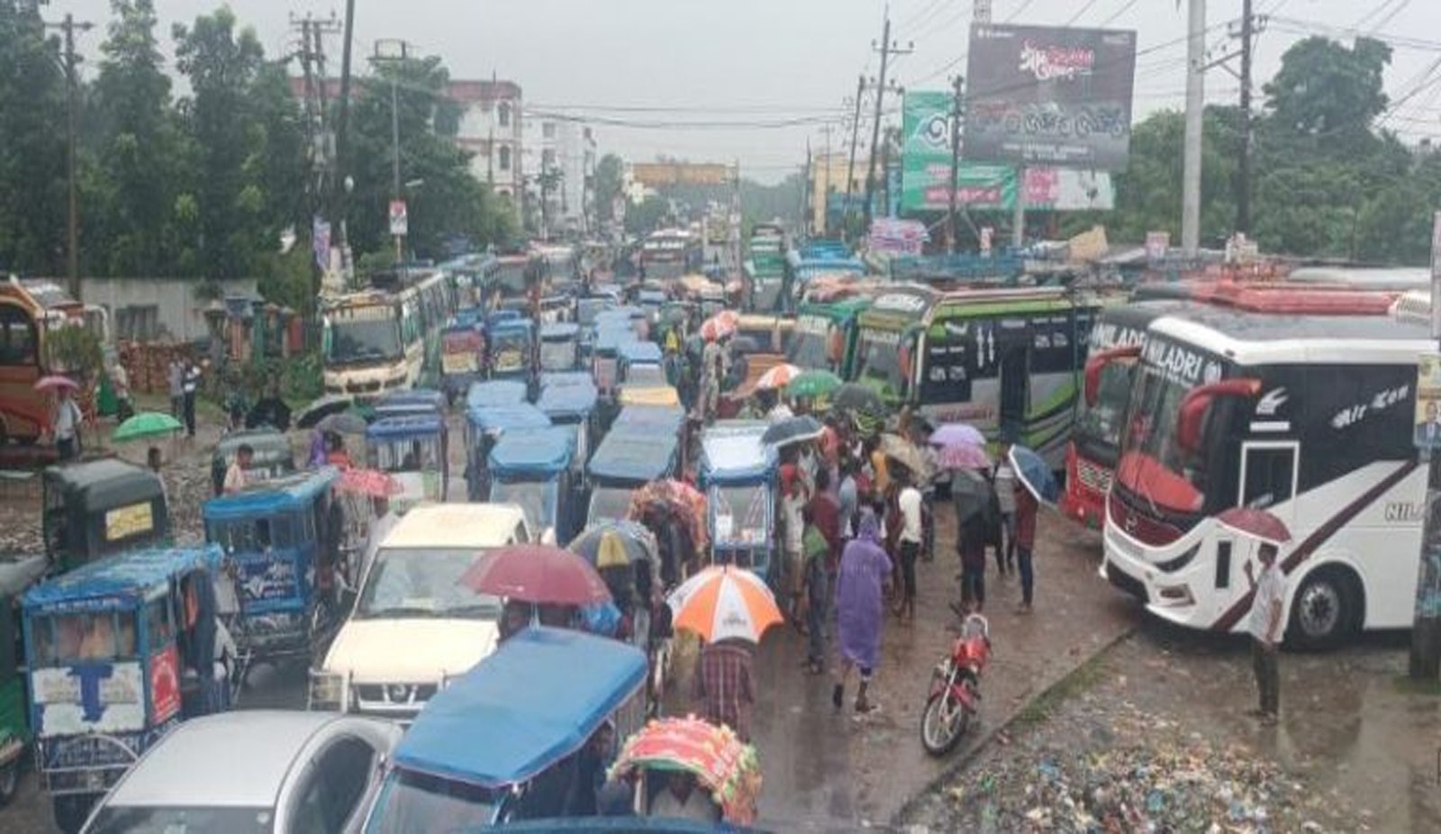 কর্মবিরতি প্রত্যাহার করলো বাস মালিক শ্রমিকরা