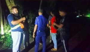 সড়ক অবরোধ করে বোমা ফাটিয়ে ডাকাতি আতঙ্কে এলাকাবাসী