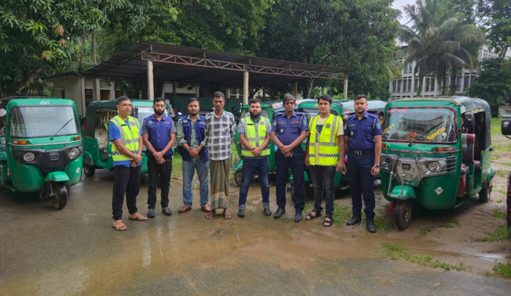 মৌলভীবাজার থানার অভিযানে চোরাই ৬টি সিএনজি অটোরিকশা উদ্ধার, একজন আটক