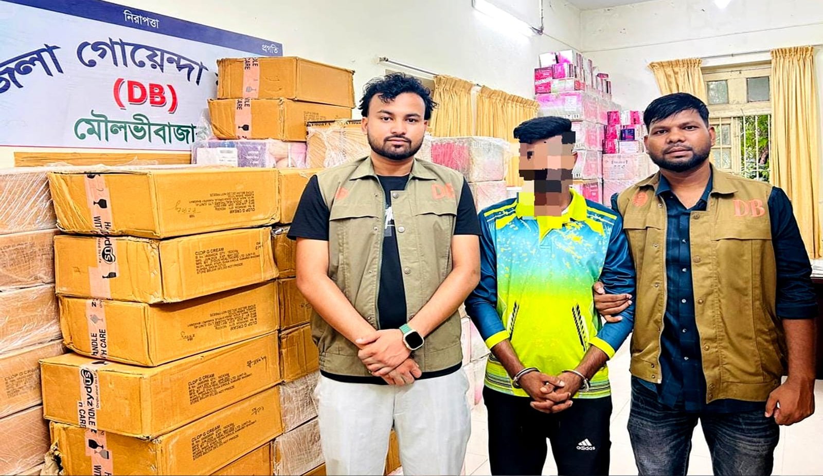 মৌলভীবাজারে ডিবির অভিযানে ৭৩ লক্ষাধিক টাকার চোরাই পণ্য জব্দ, আটক ১ জন