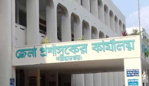 শরীয়তপুরে জুলাই যোদ্ধাদের ফুল দেওয়া হলো অফিস সহকারী দিয়ে