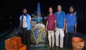 গলাচিপায় ট্রলডোরসহ ট্রলার আটক, জব্দ ৩৩ লাখ টাকার সামুদ্রিক মাছ