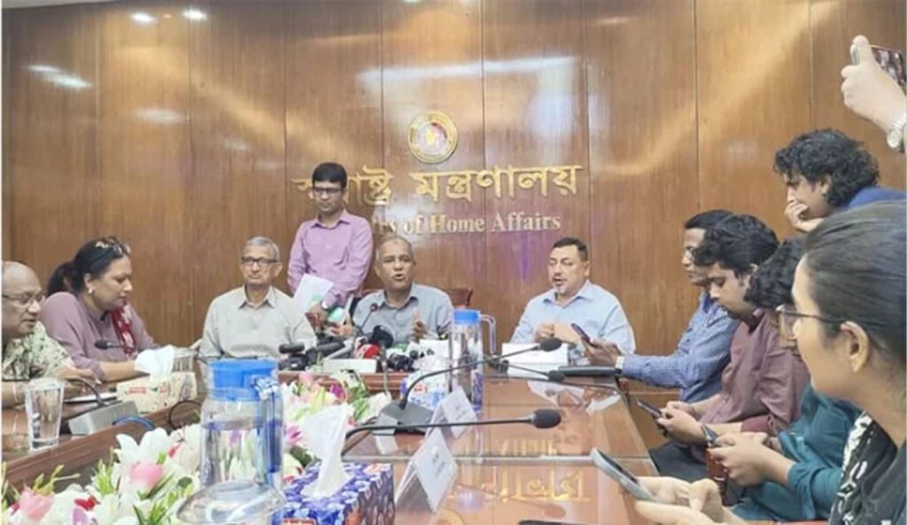 নির্বাচনের আগে এসপি ওসিদের বদলি হবে লটারিতে: স্বরাষ্ট্র উপদেষ্টা