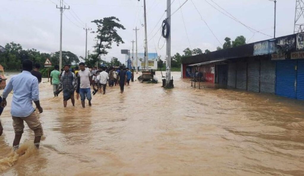 বন্যায় ডুবে যেতে পারে দেশের ১০ জেলা