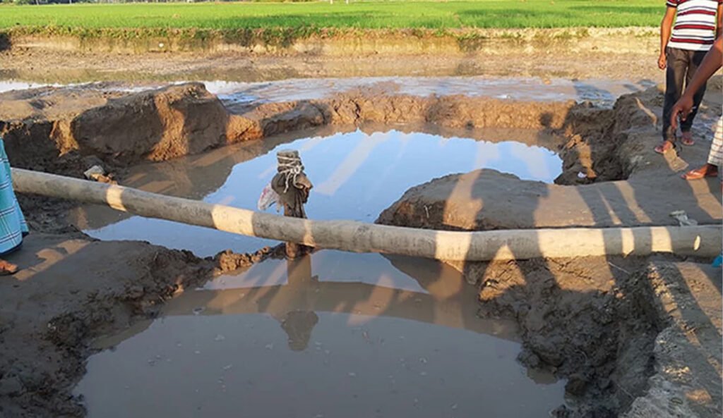 রংপুরে গর্ত থেকে ২ শিশুর মরদেহ উদ্ধার