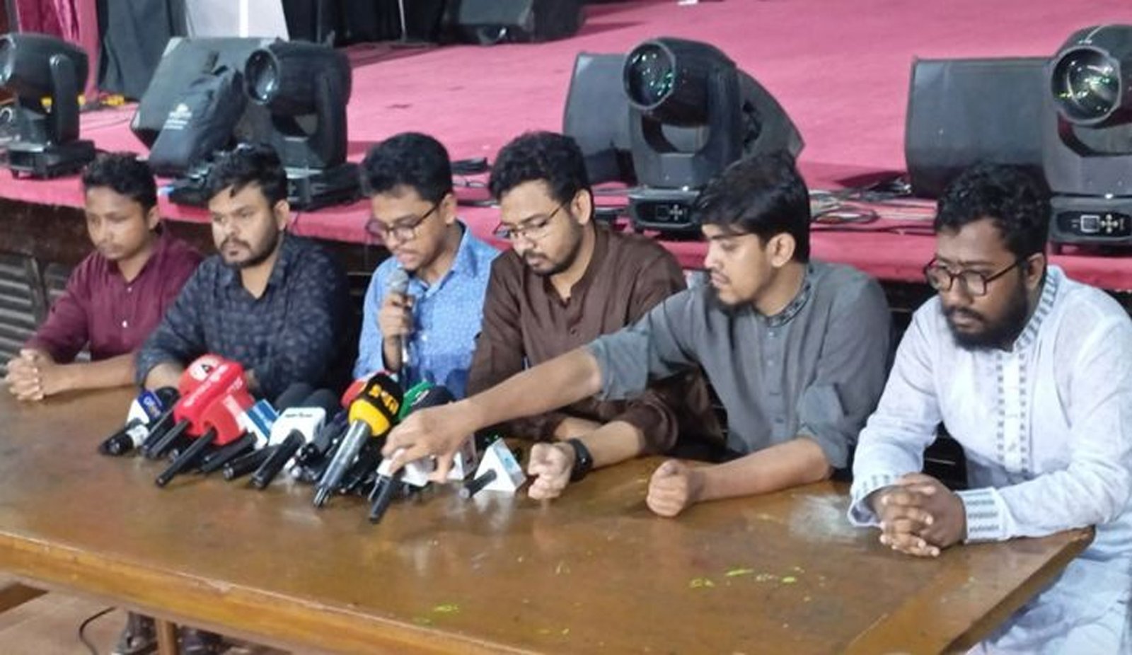 বামপন্থিরা আওয়ামী লীগকে ফিরিয়ে আনার অপচেষ্টা করছে: ফরহাদ