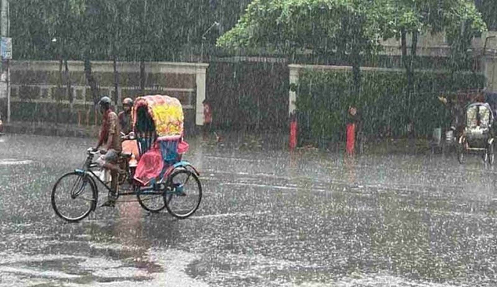 ২৪ ঘণ্টার মধ্যে সারাদেশে বৃষ্টির আভাস