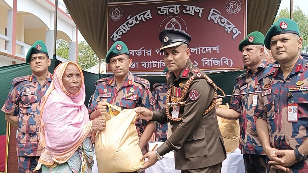 বন্যায় ক্ষতিগ্রস্ত পরিবারের পাশে বিজিবি